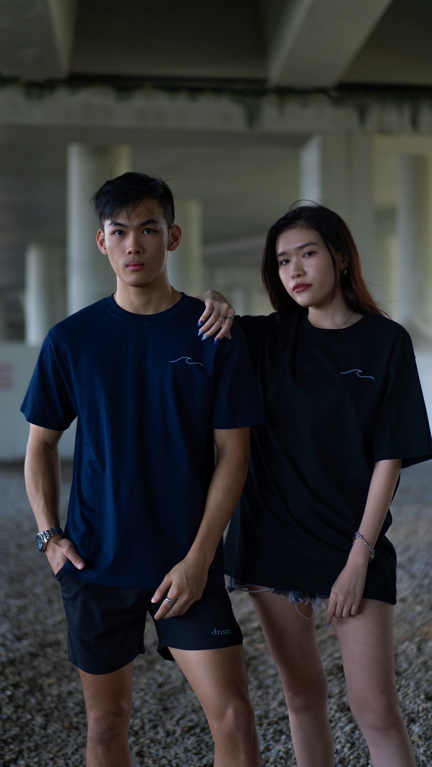 waves oversized tee (black)