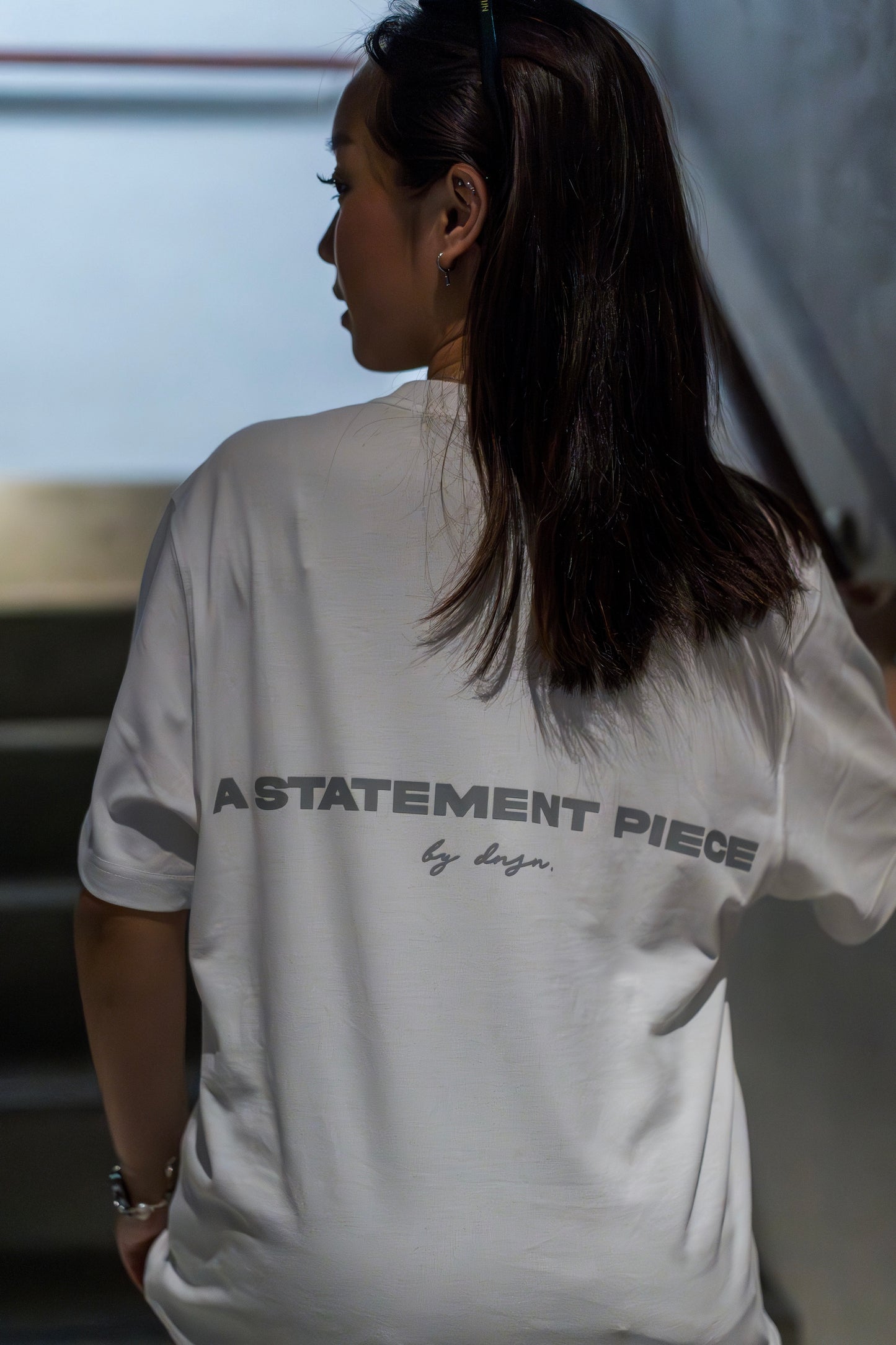 statement piece oversized tee (white)