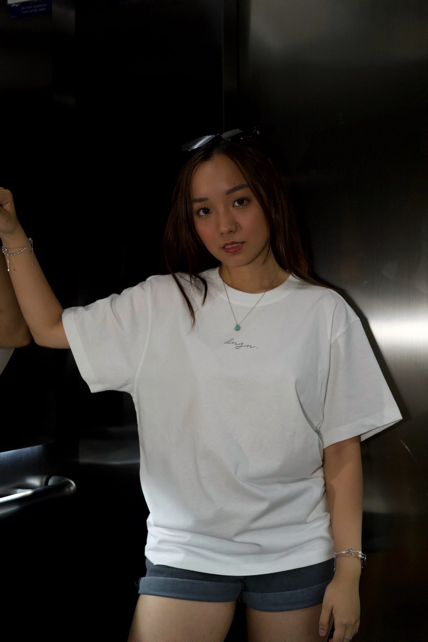 statement piece oversized tee (white)