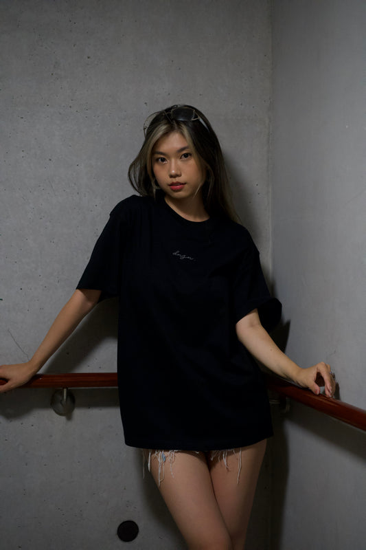 statement piece oversized tee (black)